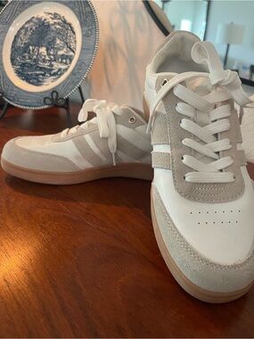 LUCKY STEP - Casual White & Beige Suede Low-Top Sneakers